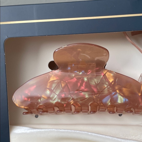 A New Day 3 Piece Set: Claw Clip, Scrunchie & Headband in Cream/White - Picture 2 of 6